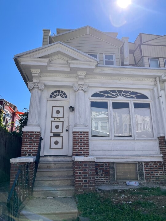 5049 N Sydenham St in Philadelphia, PA - Foto de edificio