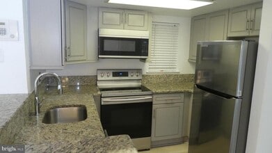 1007 Summerglenn Ct in Bowie, MD - Building Photo - Building Photo