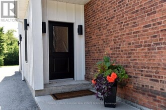 284 Wilson St E in Hamilton, ON - Building Photo - Building Photo