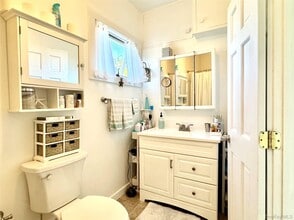 42 Browns River Rd in Sayville, NY - Building Photo - Building Photo