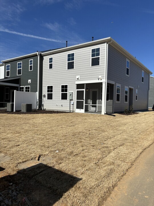 2011 Rabbit Hop Trl in Apex, NC - Building Photo