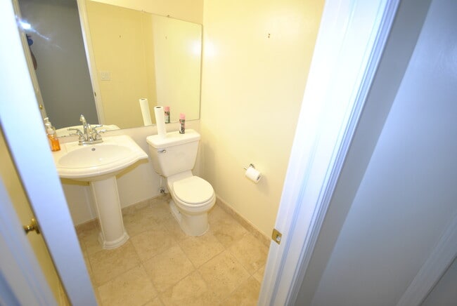 2869 E Eisenhower Pky in Ann Arbor, MI - Building Photo - Building Photo