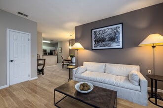 Coventry Apartments in Williamsville, NY - Foto de edificio - Building Photo