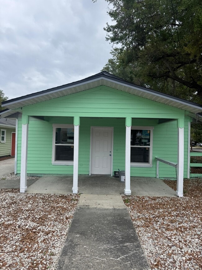 property at 301 N Westmoreland Dr