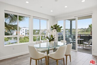 12510 W Fielding Circle in Los Angeles, CA - Building Photo - Building Photo