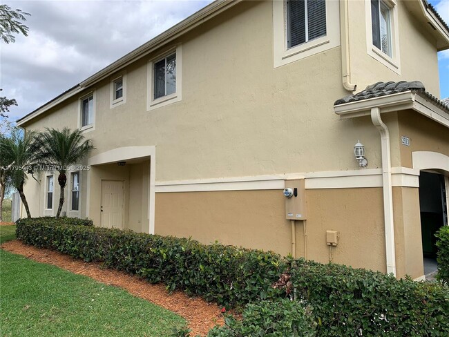 2313 Pasadena Way in Weston, FL - Building Photo - Building Photo