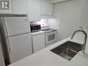 155 Beecroft Rd in Toronto, ON - Building Photo - Building Photo