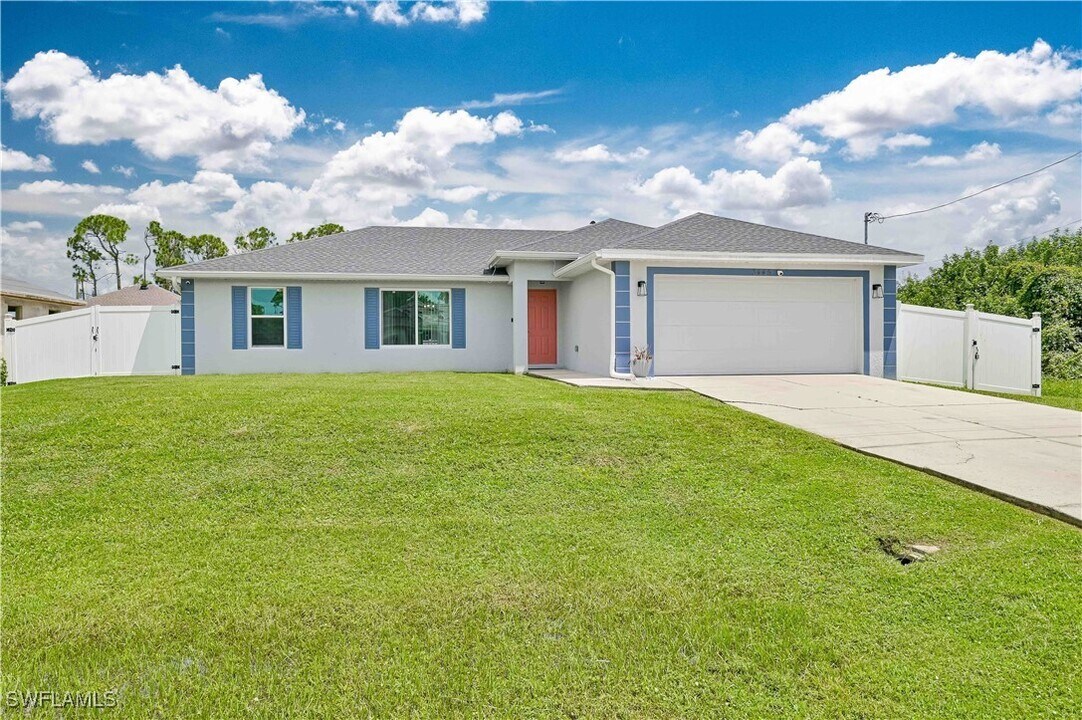3445 NE 8th Pl in Cape Coral, FL - Foto de edificio
