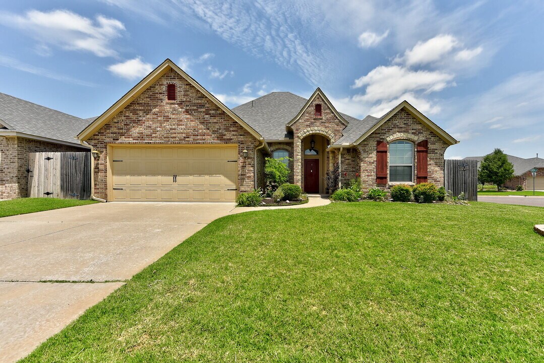 301 SW 170th St in Oklahoma City, OK - Building Photo