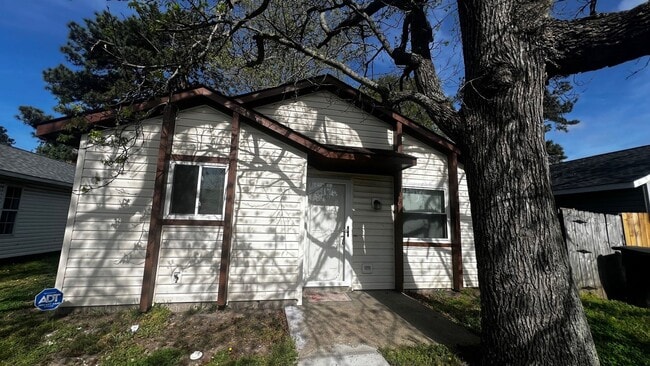 3830 Sugar Creek Cir in Portsmouth, VA - Building Photo - Building Photo