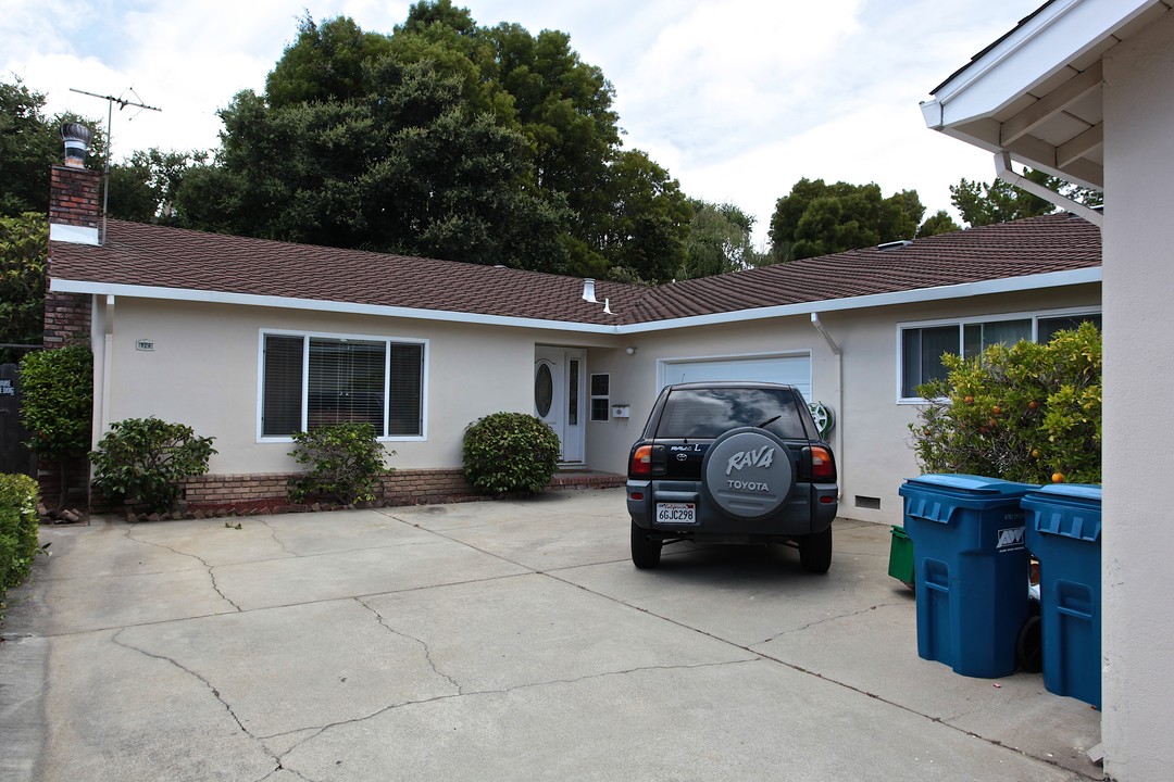 1723 Sequoia Ave in Burlingame, CA - Foto de edificio