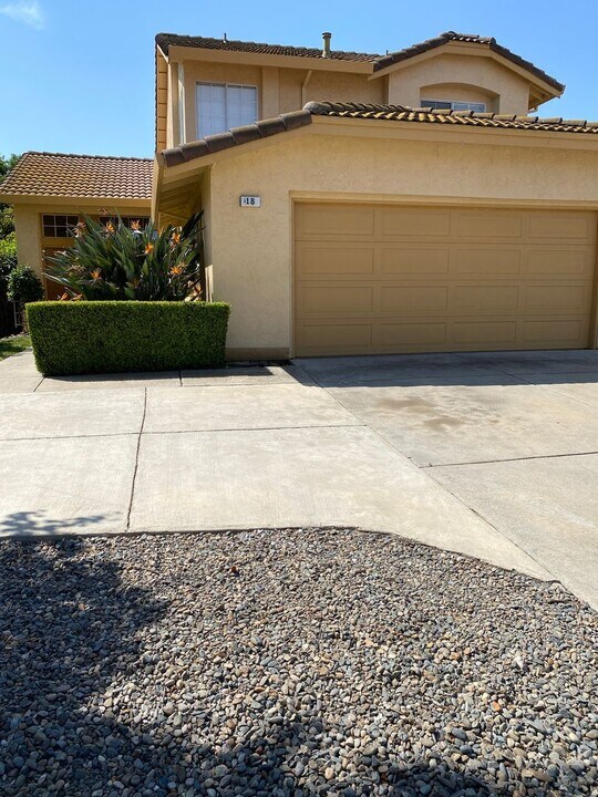 18 Regina Dr in Tracy, CA - Building Photo