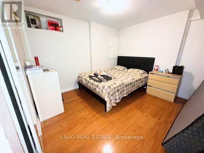 55 Peachleaf Crescent in Brampton, ON - Building Photo - Building Photo