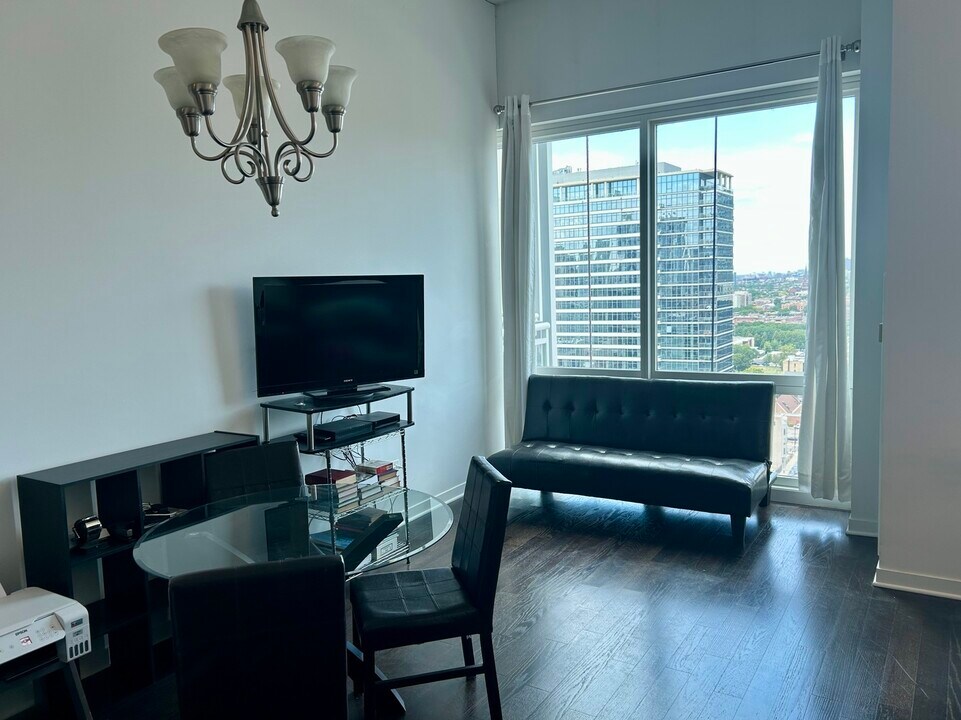 757 N Orleans St, Unit 2101 in Chicago, IL - Building Photo