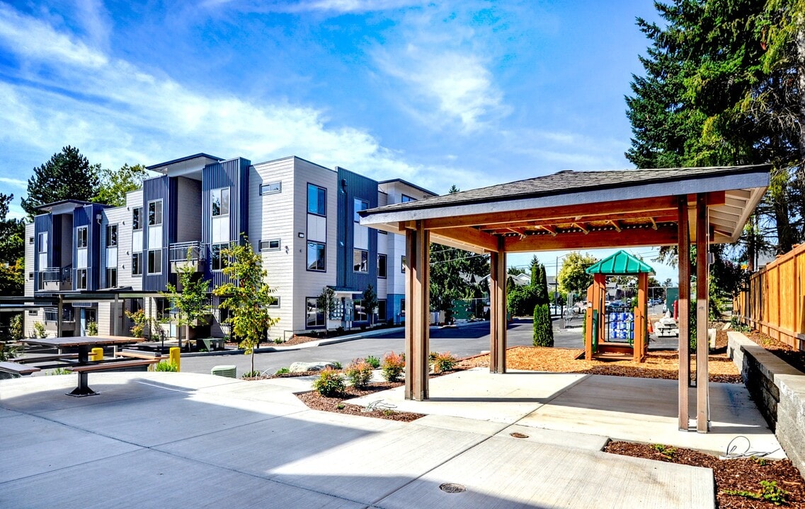 Emery Landing in Kent, WA - Foto de edificio