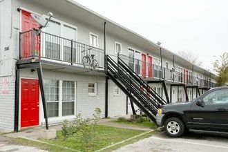 Golfcrest Apartments in Houston, TX - Foto de edificio - Building Photo