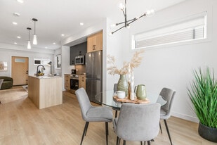 9817-9153 153 St NW in Edmonton, AB - Building Photo