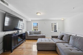 520 S 4th St in Philadelphia, PA - Foto de edificio - Building Photo