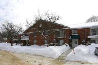 Abington Court Condominium in Abington, MA - Building Photo - Building Photo