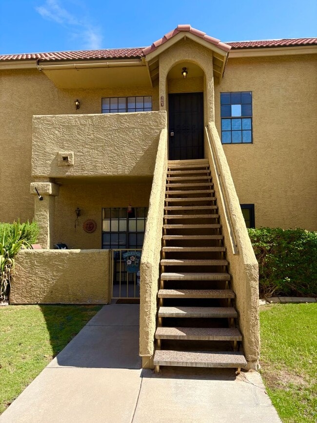 property at 1126 W Elliot Rd