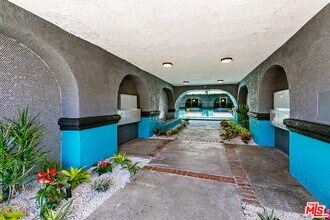 6640 Woodley Ave-Unit -109 in Los Angeles, CA - Foto de edificio - Building Photo