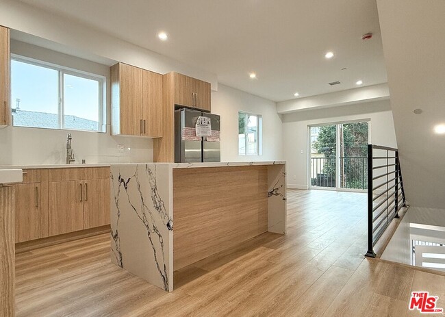 5340 Denny Ave in Los Angeles, CA - Building Photo - Building Photo