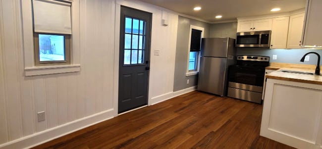 287 Main St, Unit 287 Main Street #1 in Fremont, NH - Foto de edificio - Building Photo