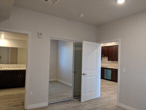 7343 Reseda Blvd, Unit 203 in Los Angeles, CA - Building Photo - Building Photo