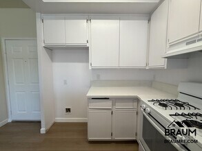 11459 Collins St in Los Angeles, CA - Building Photo - Building Photo