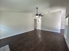 2088 Shadow Park Dr in Turlock, CA - Building Photo - Building Photo