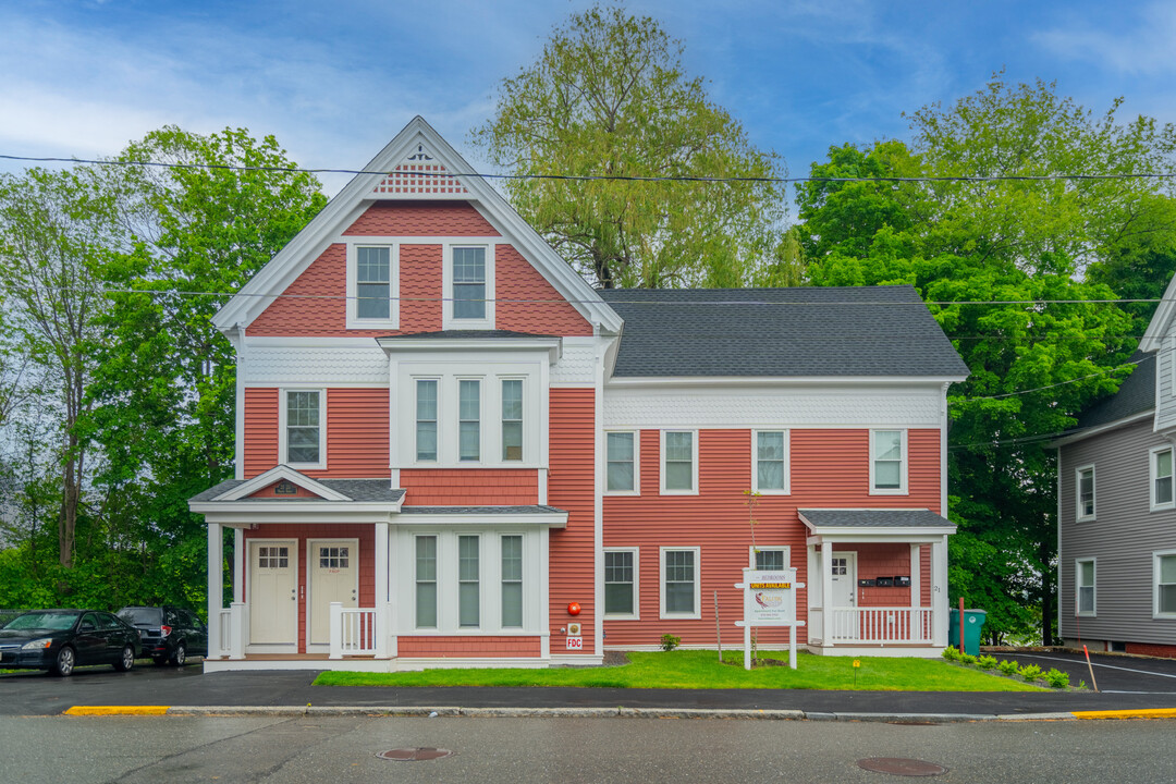 21 Pacific St in Fitchburg, MA - Foto de edificio