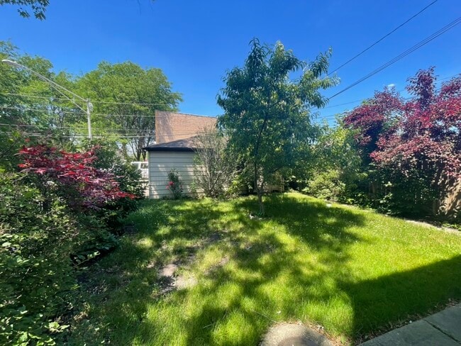 5058 W Schubert Ave, Unit 2 in Chicago, IL - Building Photo - Building Photo