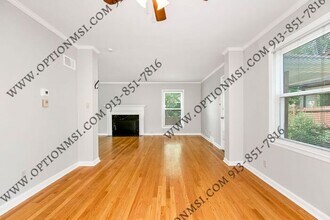 6820 Wornall Rd in Kansas City, MO - Building Photo - Building Photo