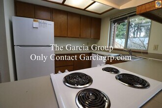 5902 SW Karla Ct in Portland, OR - Building Photo - Building Photo