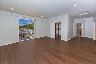 5217 Etiwanda Ave in Los Angeles, CA - Building Photo - Building Photo