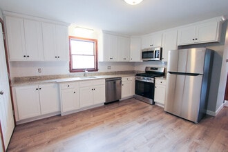 17 Pinehurst Ave in New Britain, CT - Building Photo - Building Photo