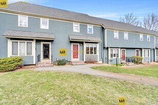 7 Deer Path in Maynard, MA - Building Photo