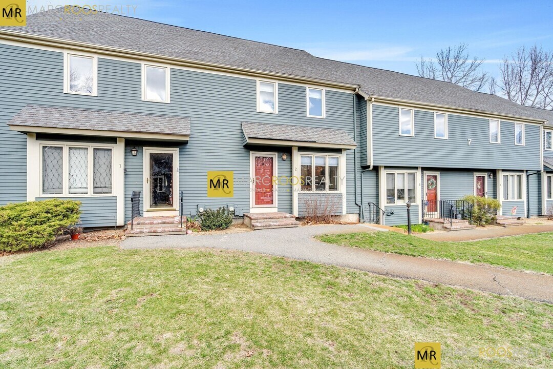 7 Deer Path in Maynard, MA - Building Photo