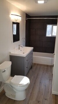 33 Saint John St, Unit Right photo'