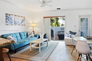 798 Crandon Blvd, Unit 37C in Key Biscayne, FL - Building Photo