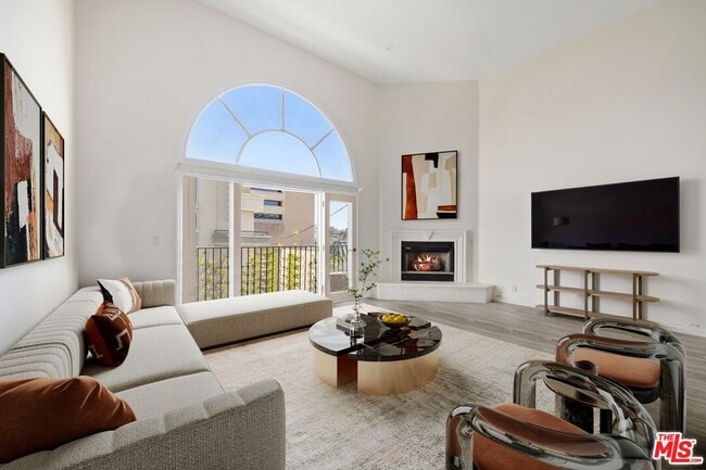 property at 435 Arnaz Dr