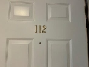 4 Crestview Cir in Londonderry, NH - Building Photo - Building Photo