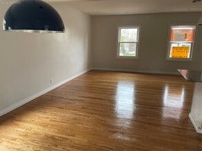 9 Damson Ln in Valley Stream, NY - Building Photo - Building Photo