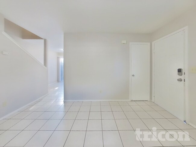 1872 Little John Way, Unit 1131 in Brentwood, CA - Foto de edificio - Building Photo