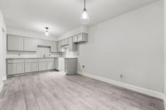 9026 Kempwood Dr in Houston, TX - Building Photo - Building Photo