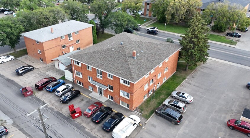 2816 Parliament Ave in Regina, SK - Building Photo