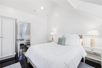 8 Brenton Rd in Newport, RI - Building Photo - Building Photo