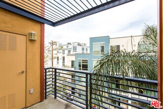 4050 Glencoe Ave in Marina Del Rey, CA - Building Photo - Building Photo