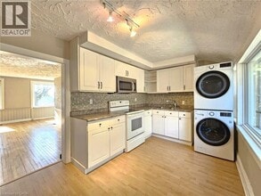 1044 Knechtel Ct in Wilmot, ON - Building Photo - Building Photo