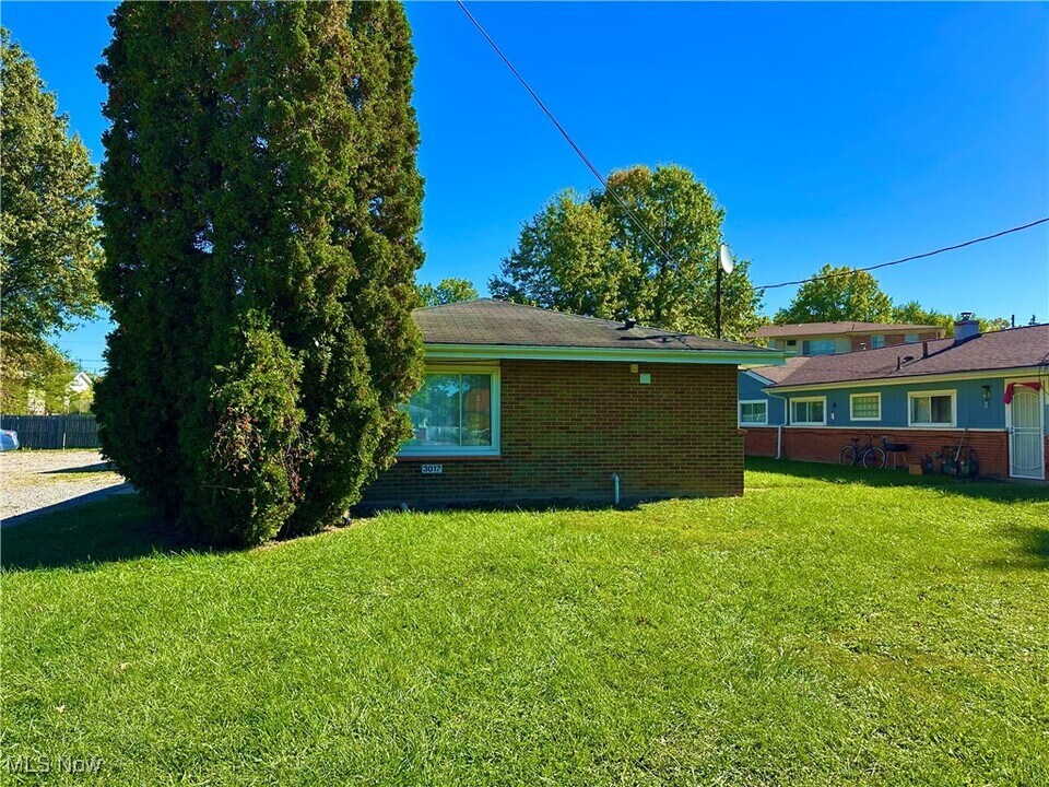 3017 Northgate Ave in Youngstown, OH - Building Photo